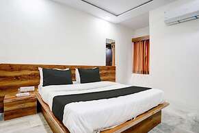 Goroomgo Apollo Vastrapur