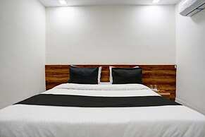 Goroomgo Apollo Vastrapur
