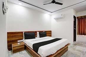 Goroomgo Apollo Vastrapur