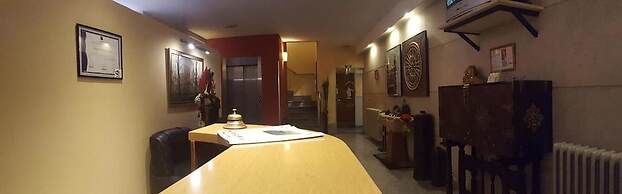 Hostal Guzman El Bueno by gaiarooms