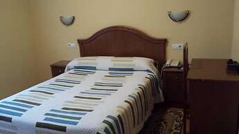 Hostal Guzman El Bueno by gaiarooms