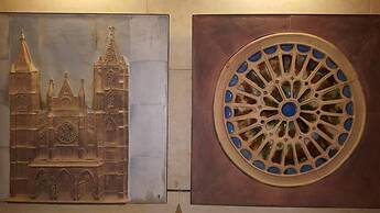 Hostal Guzman El Bueno by gaiarooms