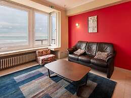 Apartment With Frontal sea View