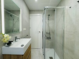 Bright Apartment Near Granada Center
