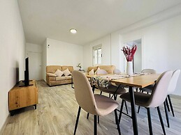 Bright Apartment Near Granada Center