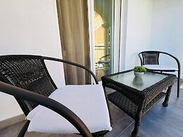 Bright Apartment Near Granada Center
