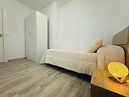 Bright Apartment Near Granada Center