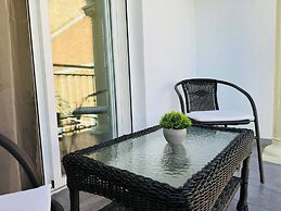 Bright Apartment Near Granada Center