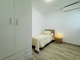 Bright Apartment Near Granada Center
