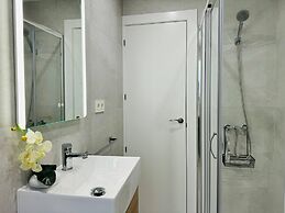 Bright Apartment Near Granada Center