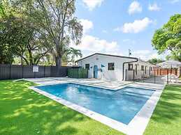 Sleek Modern Miami Getaway With Pool Oasis