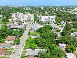 Sleek Modern Miami Getaway With Pool Oasis