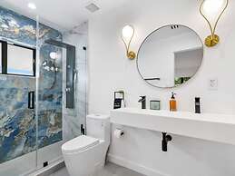 Sleek Modern Miami Getaway With Pool Oasis