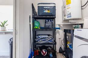 Peaceful Beach Oasis With Free Parking