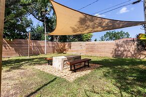 Peaceful Beach Oasis With Free Parking