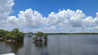 Peaceful Beach Oasis With Free Parking