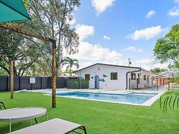 Fresh Modern With Pool Oasis