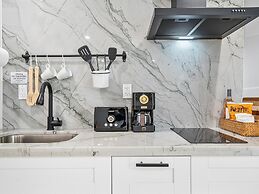 Fresh Modern With Pool Oasis