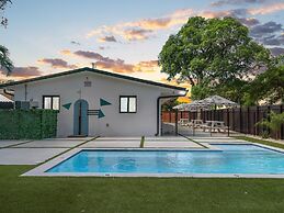 Fresh Modern With Pool Oasis