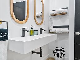 Fresh Modern With Pool Oasis