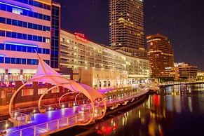 Tranquil Retreat King Bed Office Patio