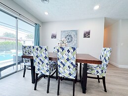 Tropical Villa King Bed Pool Top Location