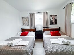 Tropical Villa King Bed Pool Top Location