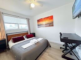 Tropical Villa King Bed Pool Top Location