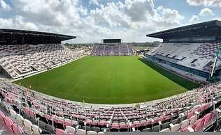 Tropical Villa King Bed Pool Top Location