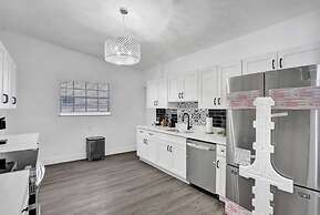 Spacious Home With Heated Pool