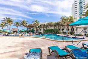 Heated Pools Beach Your Ideal Hollywood Stay