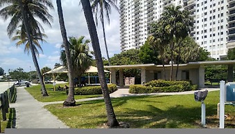 Heated Pools Beach Your Ideal Hollywood Stay