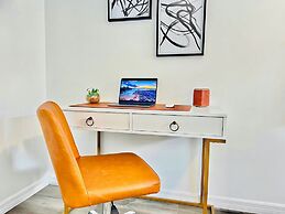 Stylish House w Hot Tub Close to Beach Stadium