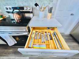 Stylish House w Hot Tub Close to Beach Stadium