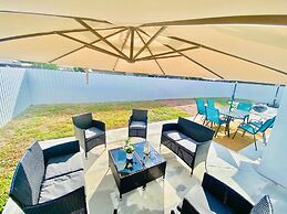 Stylish House w Hot Tub Close to Beach Stadium