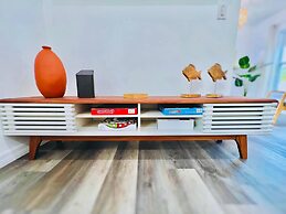 Stylish House w Hot Tub Close to Beach Stadium