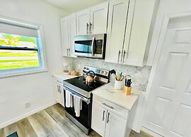 Stylish House w Hot Tub Close to Beach Stadium