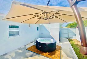 Stylish House w Hot Tub Close to Beach Stadium