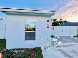 Stylish House w Hot Tub Close to Beach Stadium