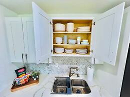 Stylish House w Hot Tub Close to Beach Stadium