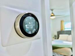 Stylish House w Hot Tub Close to Beach Stadium