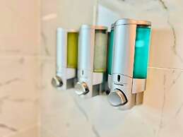 Stylish House w Hot Tub Close to Beach Stadium