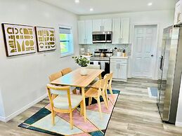 Stylish House w Hot Tub Close to Beach Stadium