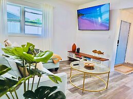 Stylish House w Hot Tub Close to Beach Stadium