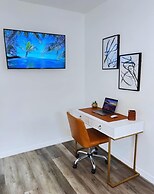 Stylish House w Hot Tub Close to Beach Stadium