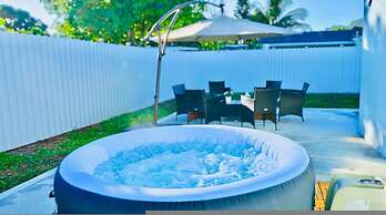 Stylish House w Hot Tub Close to Beach Stadium