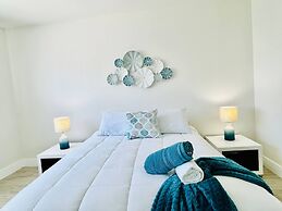 Waterfront 1BR Parking Walk to the Beach