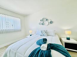 Waterfront 1BR Parking Walk to the Beach
