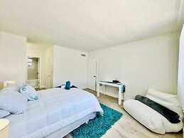 Waterfront 1BR Parking Walk to the Beach