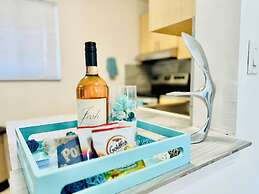 Waterfront 1BR Parking Walk to the Beach